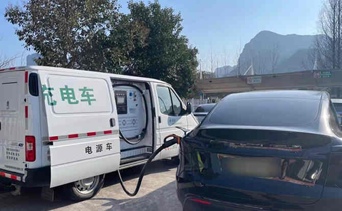 高阳汽车搭电